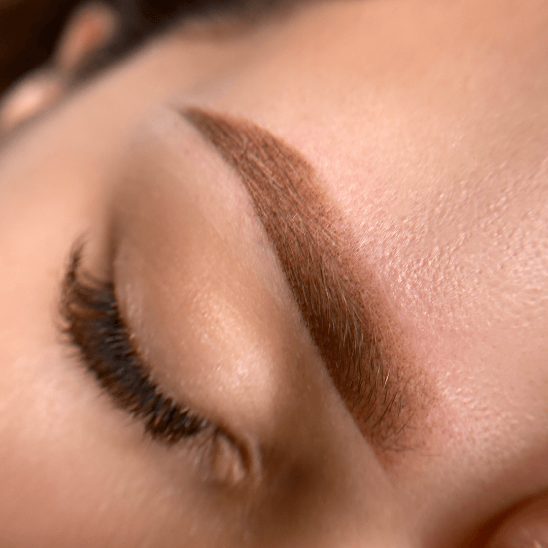 Makijaż permanentny brwi pudrowe ombre efekt przed i po Szczepańska Karolina The Deep Beauty