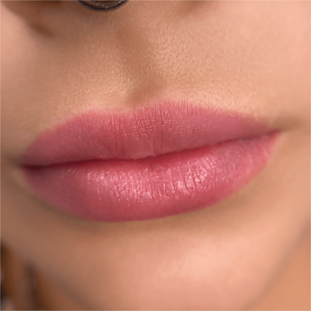 Makijaż permanentny ust efekt przed i po Karolina Szczepańska The Deep Beauty